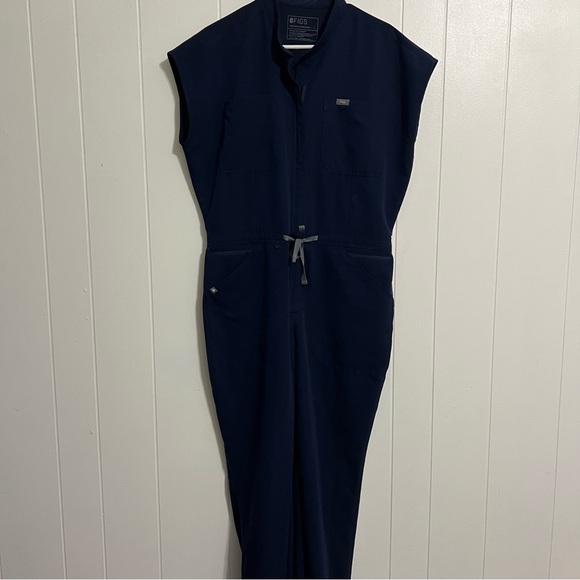 Figs Rafaela Cargo Scrub Jumpsuit Size Large - Picture 2 of 6